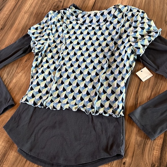 Mesh Geometric Stretch Top with Layering Long Sleeve Ribbed Tee - Picture 4 of 10